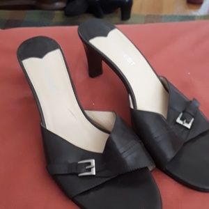 Ladies leather heels